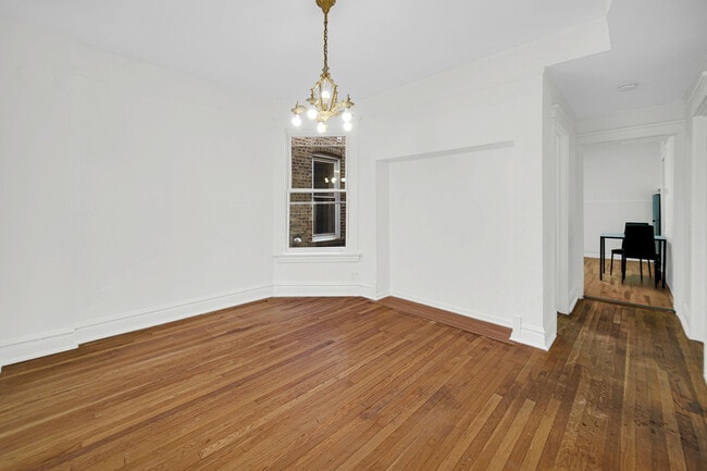 Building Photo - 1002 N Western Ave