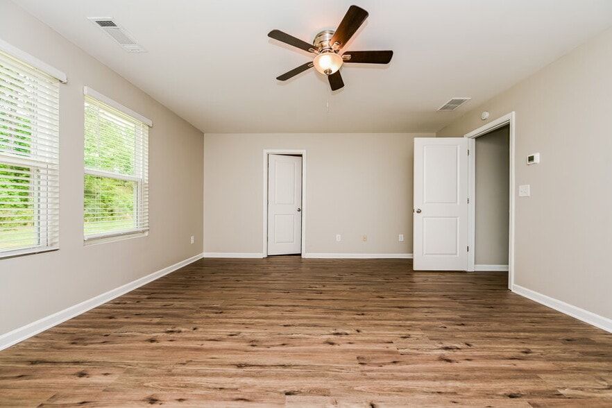 Building Photo - 1083 Cold Water Dr
