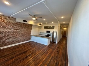 Building Photo - 404 N Sycamore St