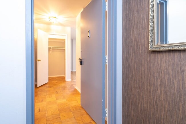 Building Photo - 1 Bed 1 Bath Condo in Barcroft Hills