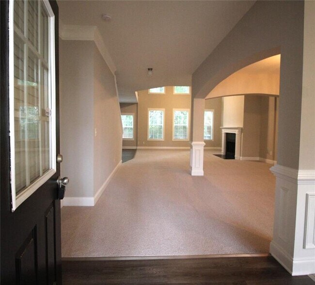 Building Photo - 5721 Apple Grove Rd NE