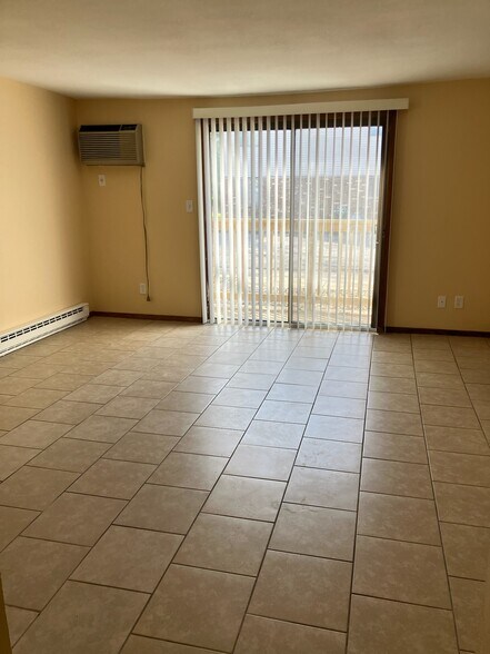 Primary Photo - 370 Villabrook Dr