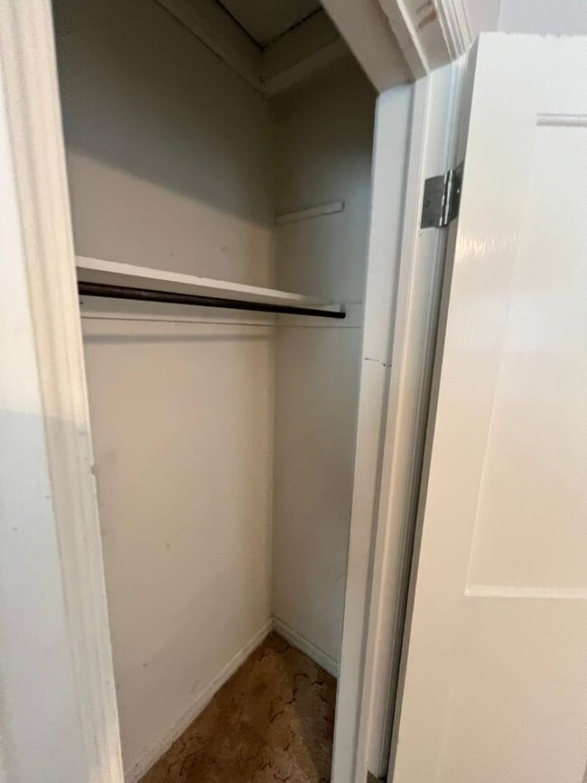 Building Photo - 3 Bed 2 Bath House