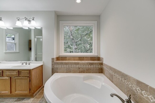 Building Photo - 6655 Lake Run Dr