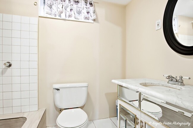 Building Photo - 1219 Brentwood Dr