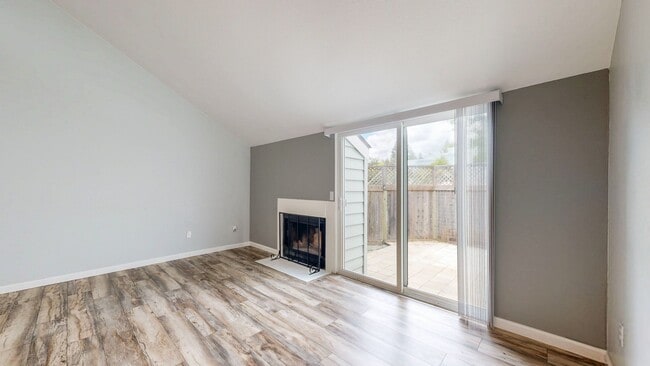 Building Photo - Serene 2 Bedroom 2 Bath Townhome in Windsor, CA with Carport Included!