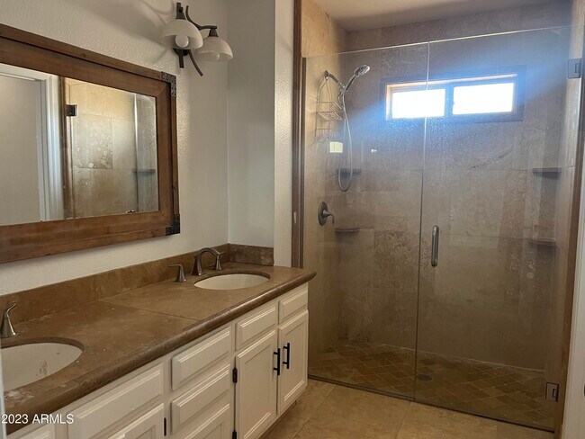 Building Photo - 1733 N La Rosa Dr