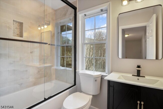 Building Photo - 145 Arrowgate Dr