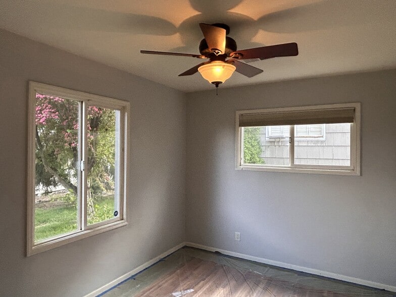 Building Photo - 1705 Elmcrest Dr