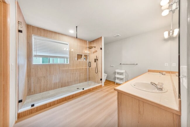 Building Photo - Beautiful 3BR Home in Forbes Lake – North Rose Hill, Kirkland