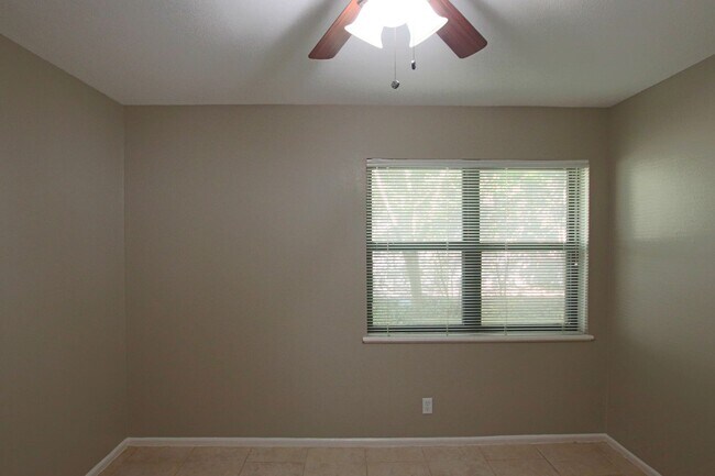 Building Photo - Spacious 2 Bedroom 1.5 Bath Rental on a Corner Lot! Tour Today!