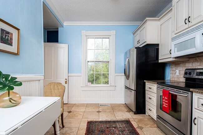 Building Photo - 664 Arlington Pl