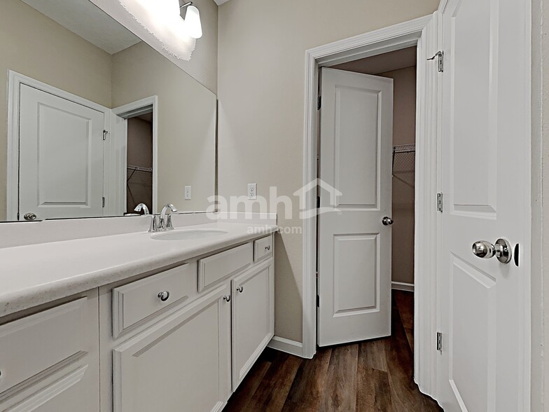 Building Photo - 225 Stone Arbor Ln