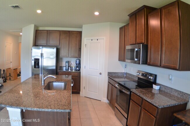 Building Photo - 125 Lavenna Ave