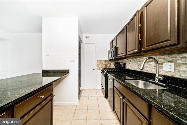Building Photo - 12202 Braxfield Ct