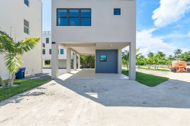 Building Photo - 99 Seaside Ave