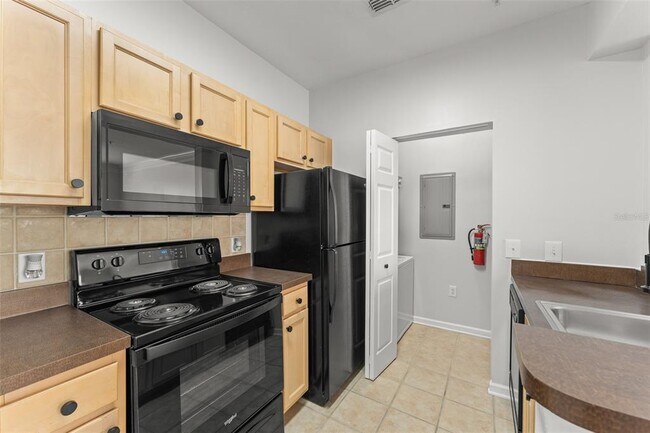 Building Photo - 12825 Madison Pointe Cir