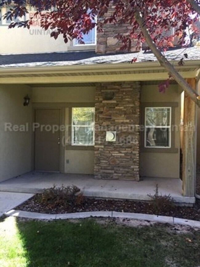 Primary Photo - 3 Bed 2.5 Bath Townhome in Split Mountain.