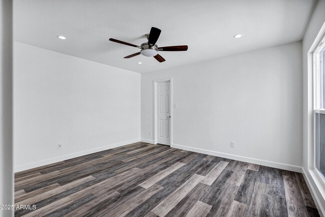 Building Photo - 11459 N 56th St