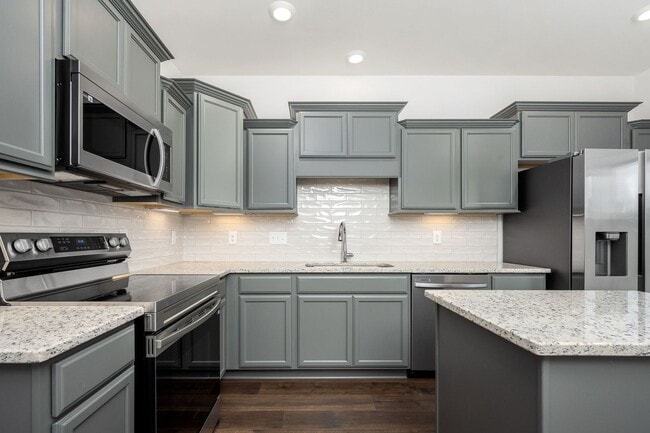 Building Photo - Park Place Townhome!