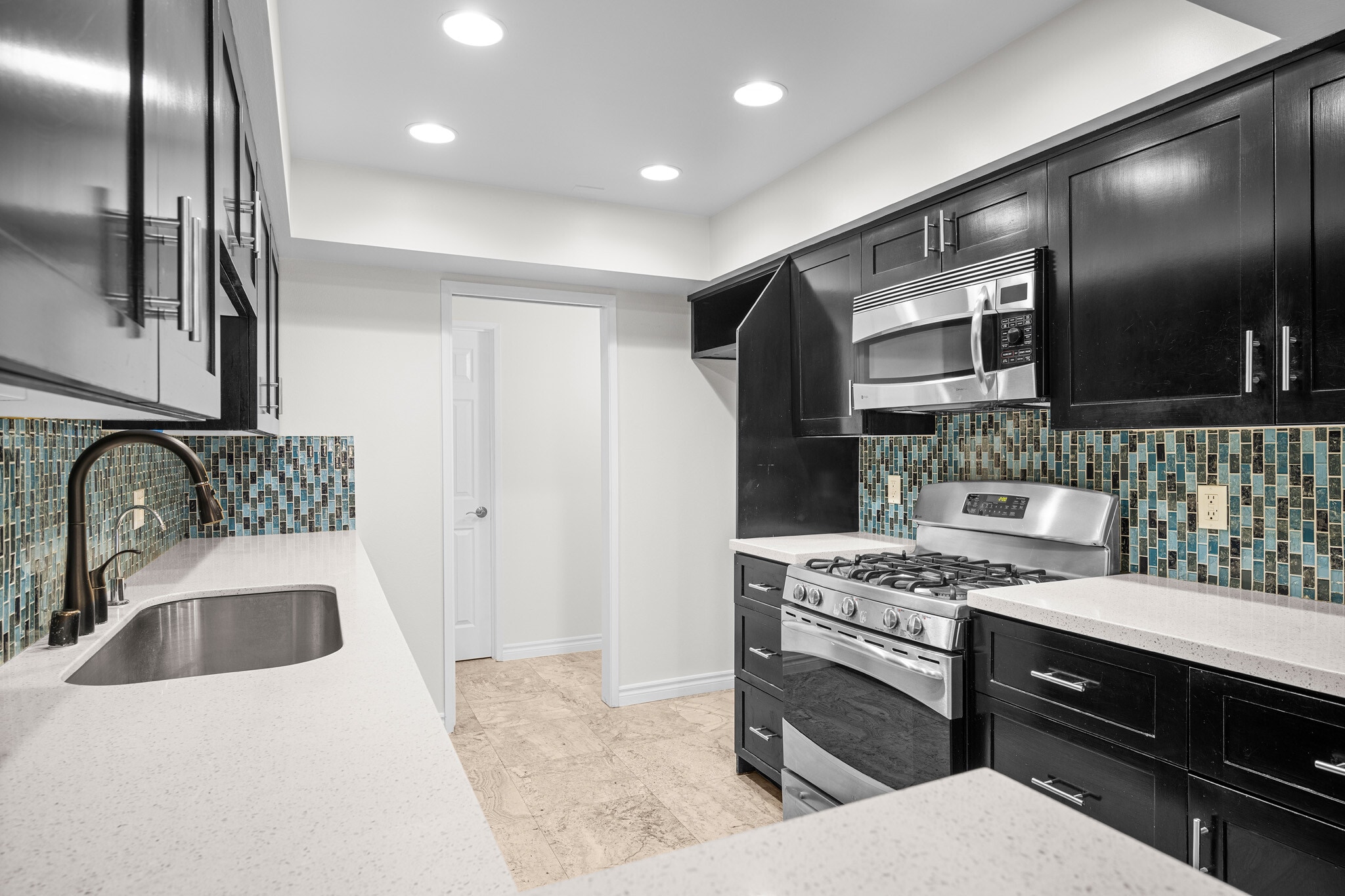 Building Photo - 323 N Jackson St