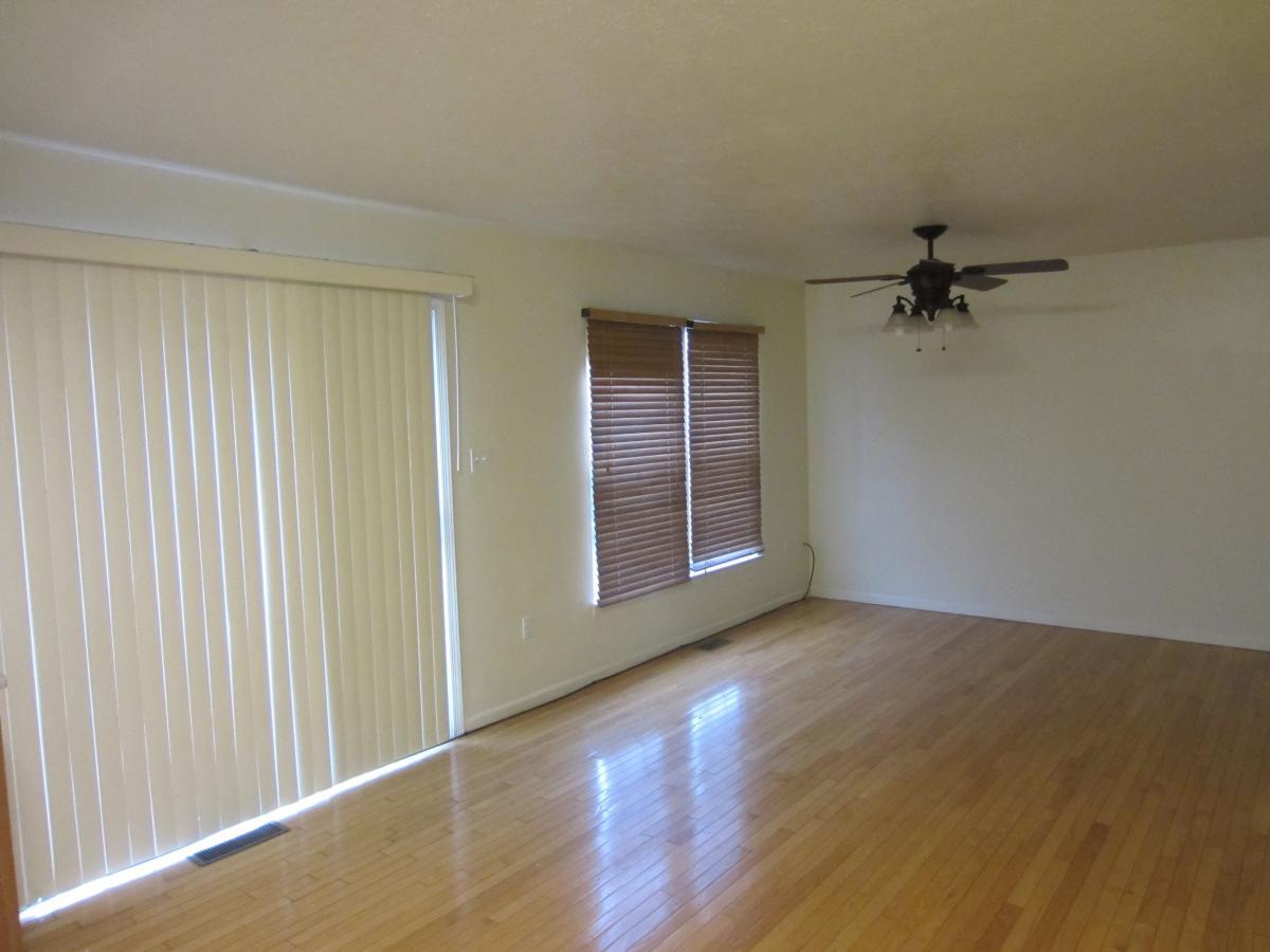 Building Photo - 188 Blue Grass Cir