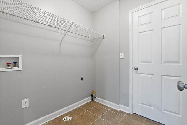 Building Photo - 412 N Village Cir