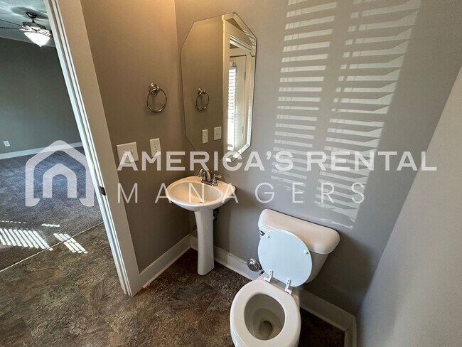 Building Photo - 417 Polo Trce