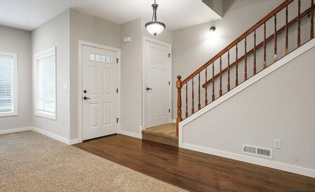 Building Photo - Beautiful and Spacious Single Family Condo...