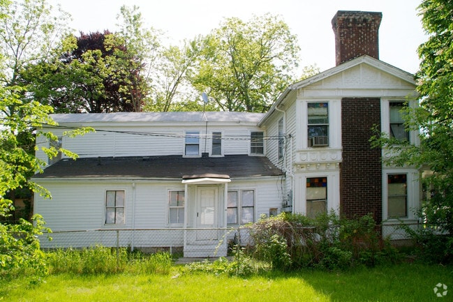 Building Photo - 113 E Cross St