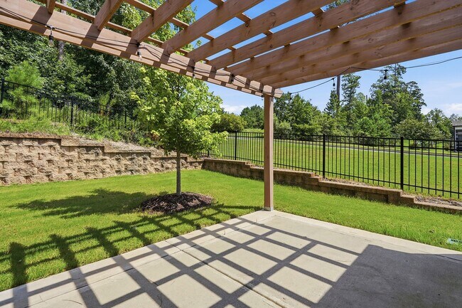 Building Photo - 438 Brk Pne Trl