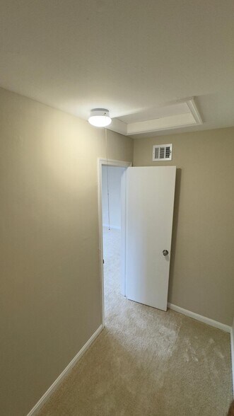 Building Photo - 8623 Beekman Pl