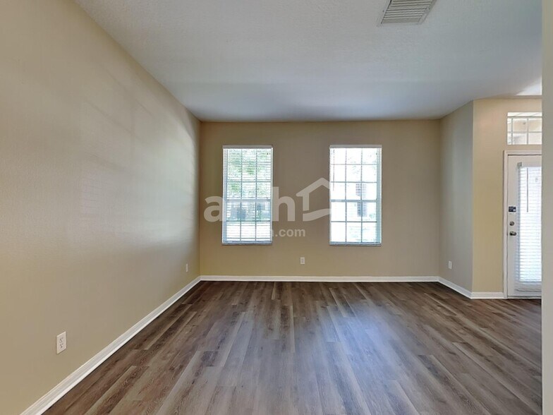 Building Photo - 9253 Black Thorn Loop