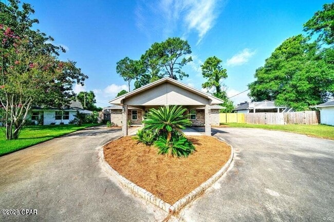 Building Photo - 350 Greenwood Cir