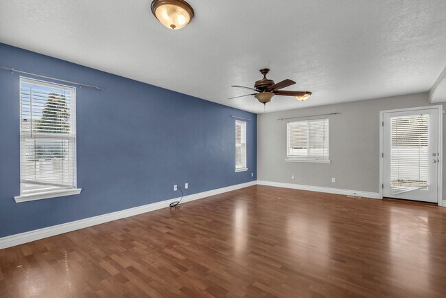 Building Photo - Beautiful 4 Bedroom 2.5 Bath Home in Lehi near Thanksgiving Point!