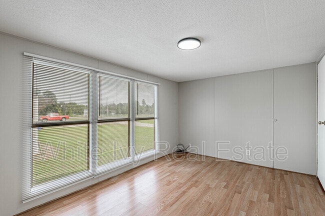 Building Photo - 1345 FM 405 Rd