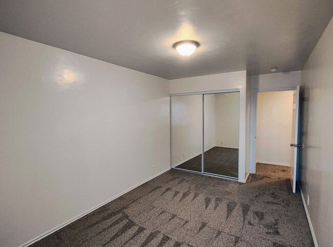 Building Photo - Updated 4 Bd 3 Ba Home in Sandy