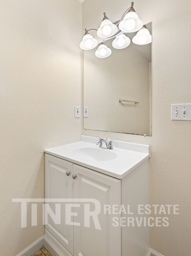 Building Photo - 5710 Cypress Ave