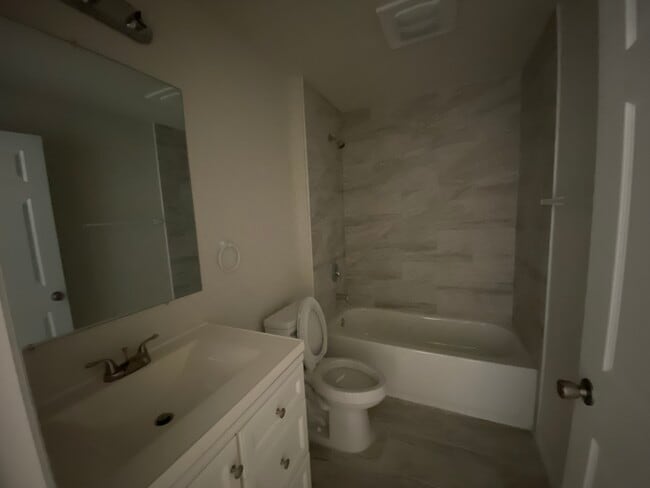 Building Photo - 29 SE 15th Ave