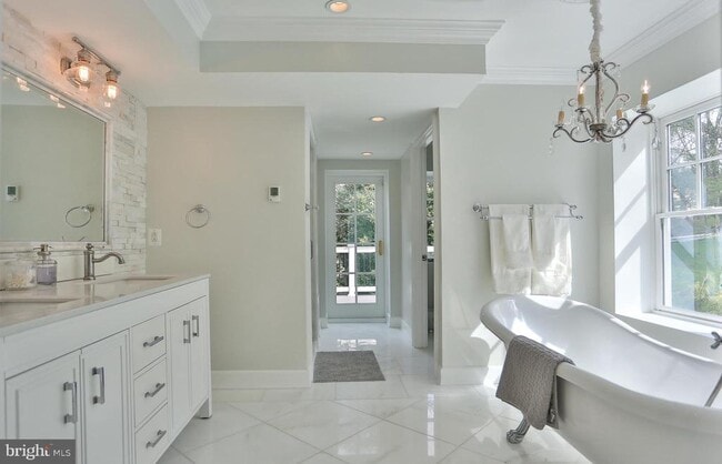 Building Photo - 6329 Linway Terrace