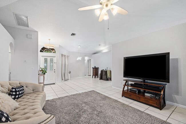 Building Photo - 7600 Cocoanut Dr