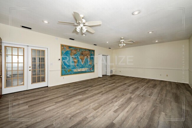 Building Photo - Daphne 3BR/2BA + Bonus Den – Spacious, Stylish & Full of Charm!
