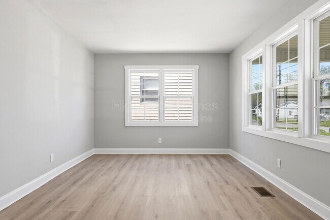 Building Photo - 2406 Kirby Ave