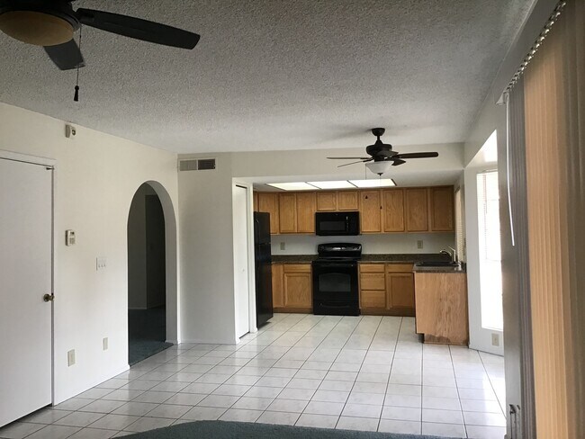 Building Photo - Comfortable 3-Bed, 2-Bath Home in Glendale!