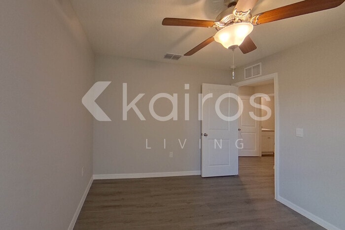 Building Photo - 8657 SW 43rd Ter