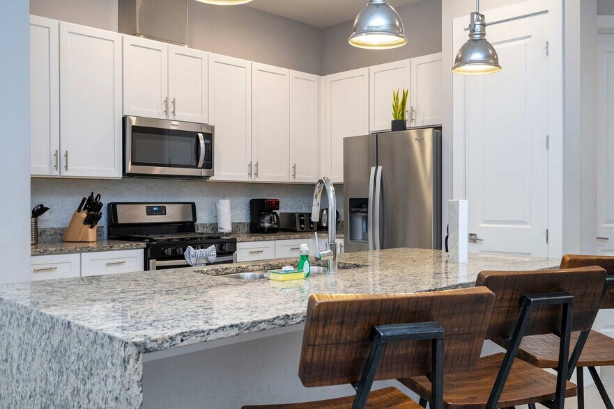 Building Photo - 7592 Sunny Dreams Ln
