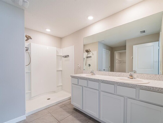 Building Photo - 13748 Wineberry Dr