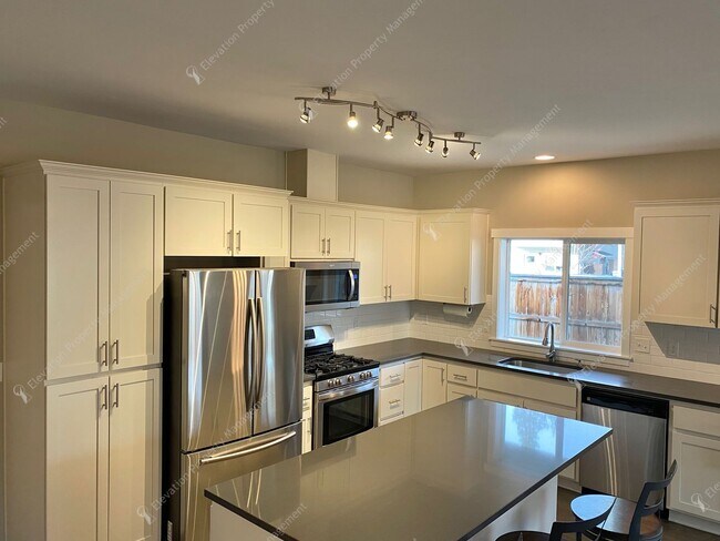 Building Photo - Bright Southeast Bend Home Near Canal Trai...