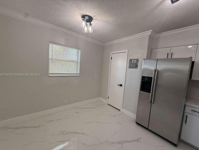 Building Photo - 3128 SW 12th Pl