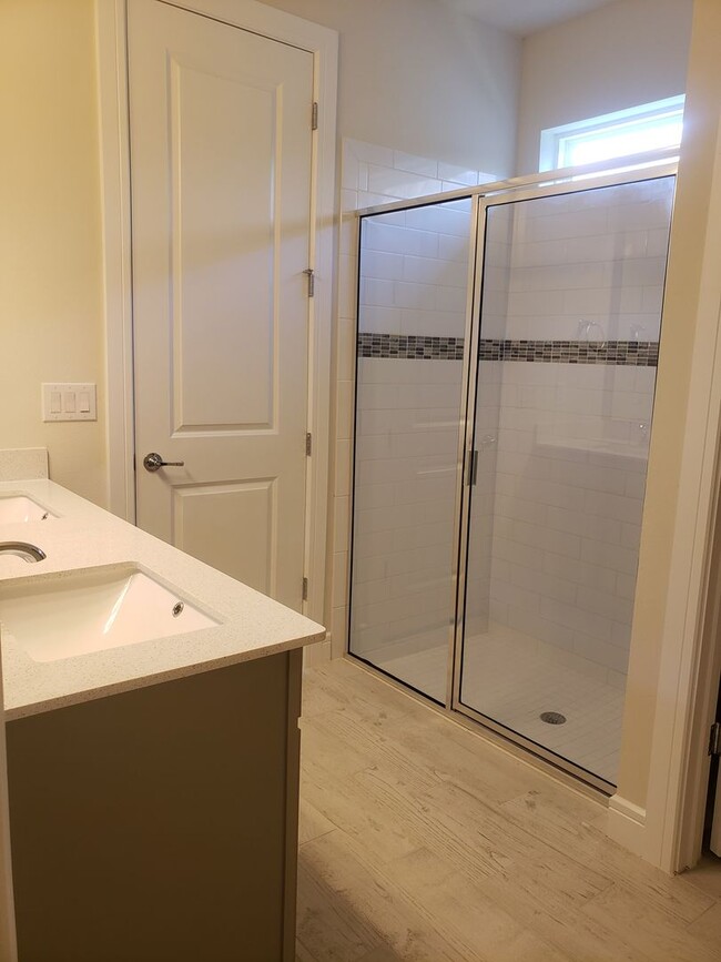 Building Photo - Beautiful Ridgeview Home